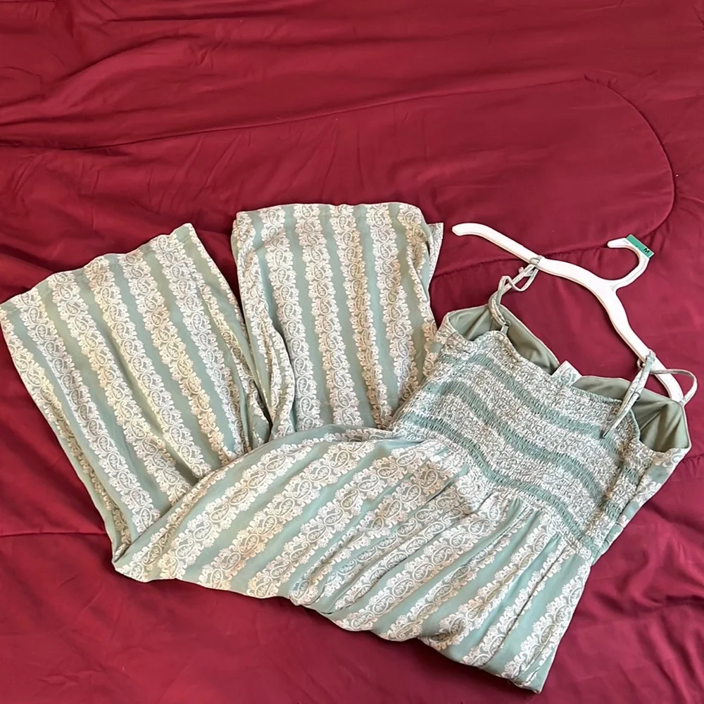 Women’s jumpsuit with pockets. Size US Medium (6-8). - Picture 3 of 5